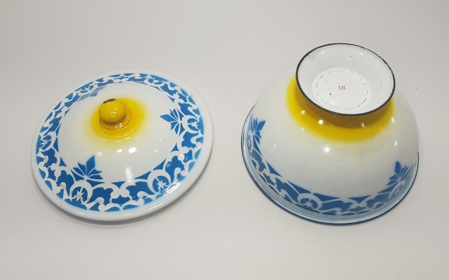 OSMANLI DÖNEMİ AY YILDIZLI KAPAKLI EMAYE TAS