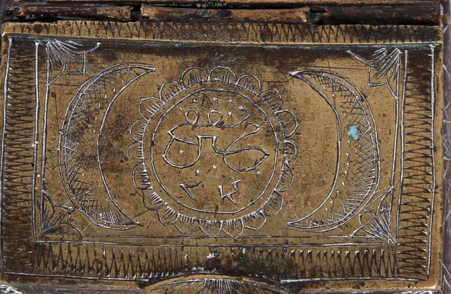 OSMANLI DÖNEMİ İKİ YANI YAZILI VE TAMAMI KALEM İŞÇİLİKLİ ENFİYE KUTUSU