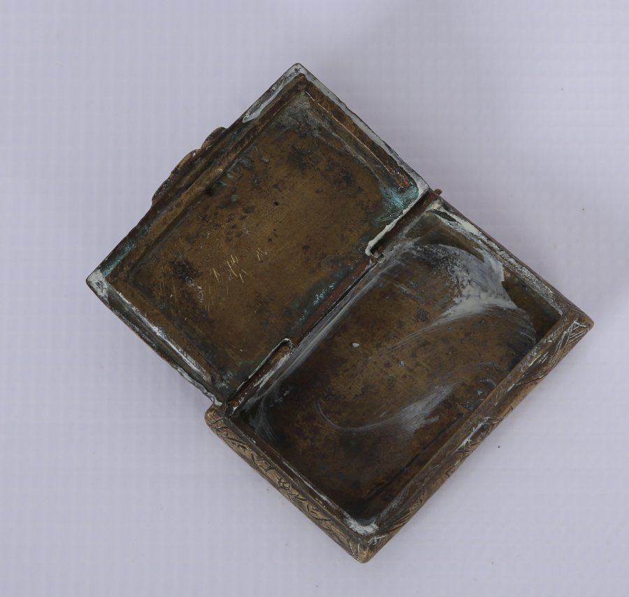 OSMANLI DÖNEMİ İKİ YANI YAZILI VE TAMAMI KALEM İŞÇİLİKLİ ENFİYE KUTUSU