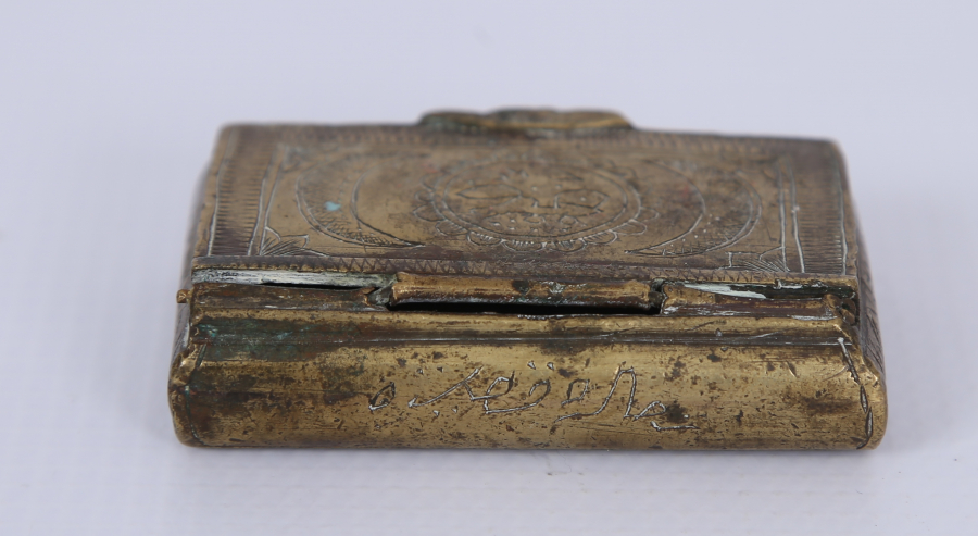 OSMANLI DÖNEMİ İKİ YANI YAZILI VE TAMAMI KALEM İŞÇİLİKLİ ENFİYE KUTUSU