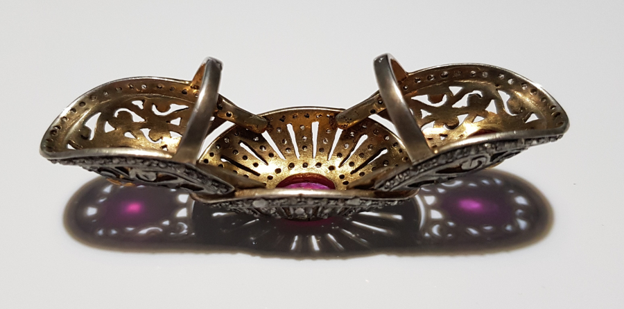 YAKUT VE ELMAS TAŞLARLA SÜSLÜ ÜÇLÜ VAMP YÜZÜK 