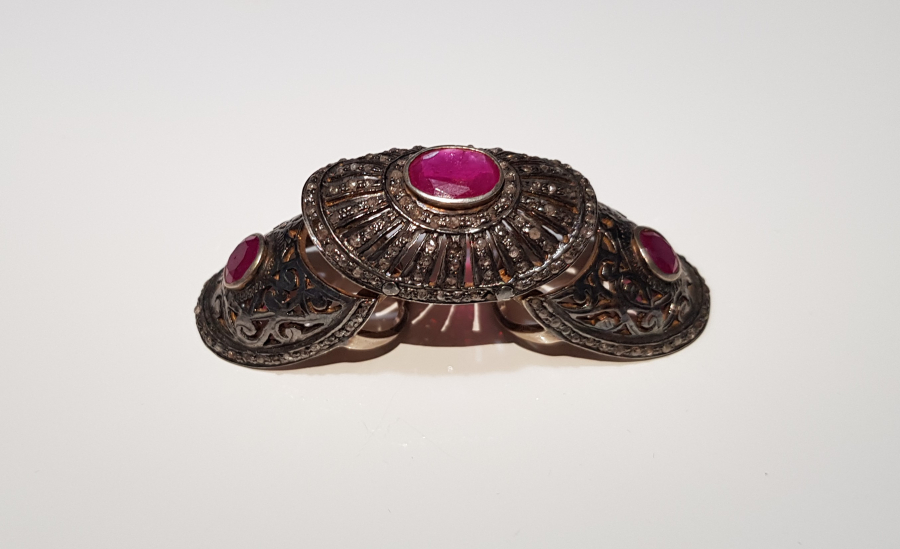 YAKUT VE ELMAS TAŞLARLA SÜSLÜ ÜÇLÜ VAMP YÜZÜK 