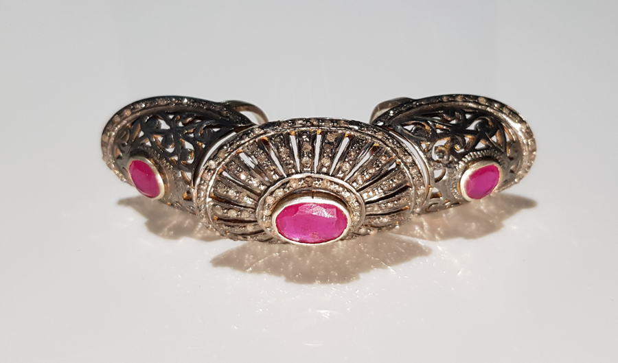 YAKUT VE ELMAS TAŞLARLA SÜSLÜ ÜÇLÜ VAMP YÜZÜK 