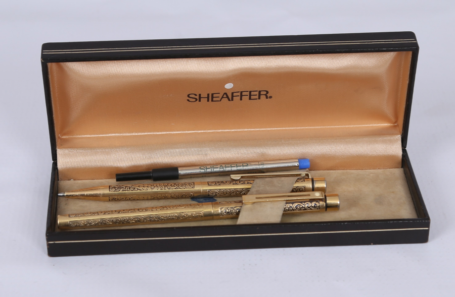 KUTUSUNDA 14 AYAR ALTIN UÇLU DOLMA KALEM VE TÜKENMEZ KALEM SETİ 