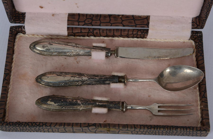 KUTUSUNDA GÜMÜŞ SEYAHAT SETİ