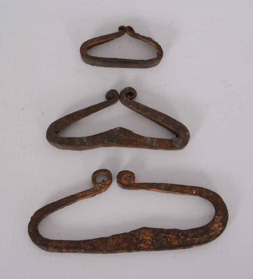 OSMANLI DÖNEMİ FARKLI FORMDA ÜÇ ADET KAV ÇAKMAĞI 