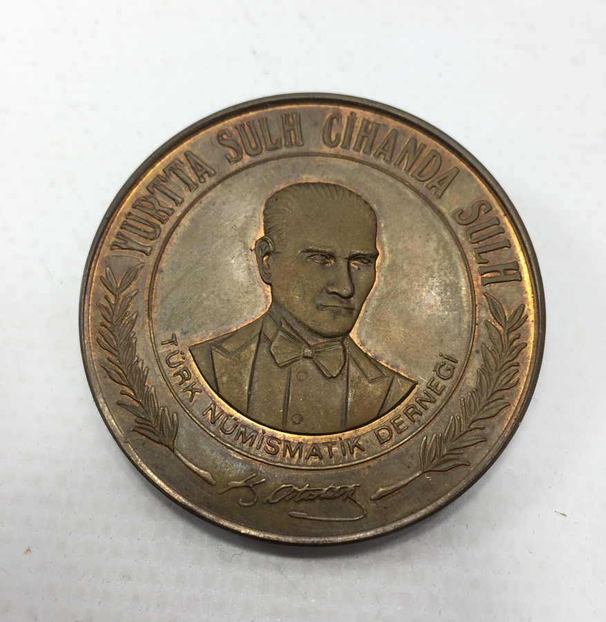 ATATÜRK'ÜN 100. DOĞUM YILINA ÖZEL TÜRK NÜMİSMATİK DERNEĞİNİN BASTIRDIĞI ÇİL KONDİSYONDA HATIRA MADALYON