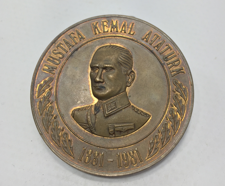 ATATÜRK'ÜN 100. DOĞUM YILINA ÖZEL TÜRK NÜMİSMATİK DERNEĞİNİN BASTIRDIĞI ÇİL KONDİSYONDA HATIRA MADALYON