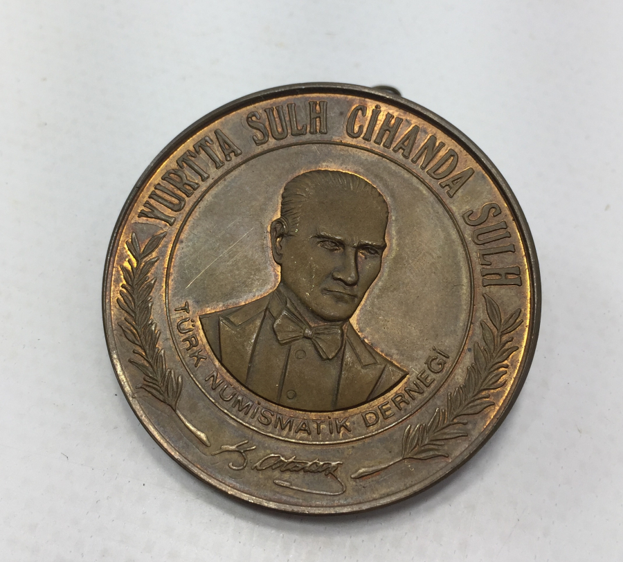 ATATÜRK'ÜN 100. DOĞUM YILINA ÖZEL TÜRK NÜMİSMATİK DERNEĞİNİN BASTIRDIĞI ÇİL KONDİSYONDA HATIRA MADALYON