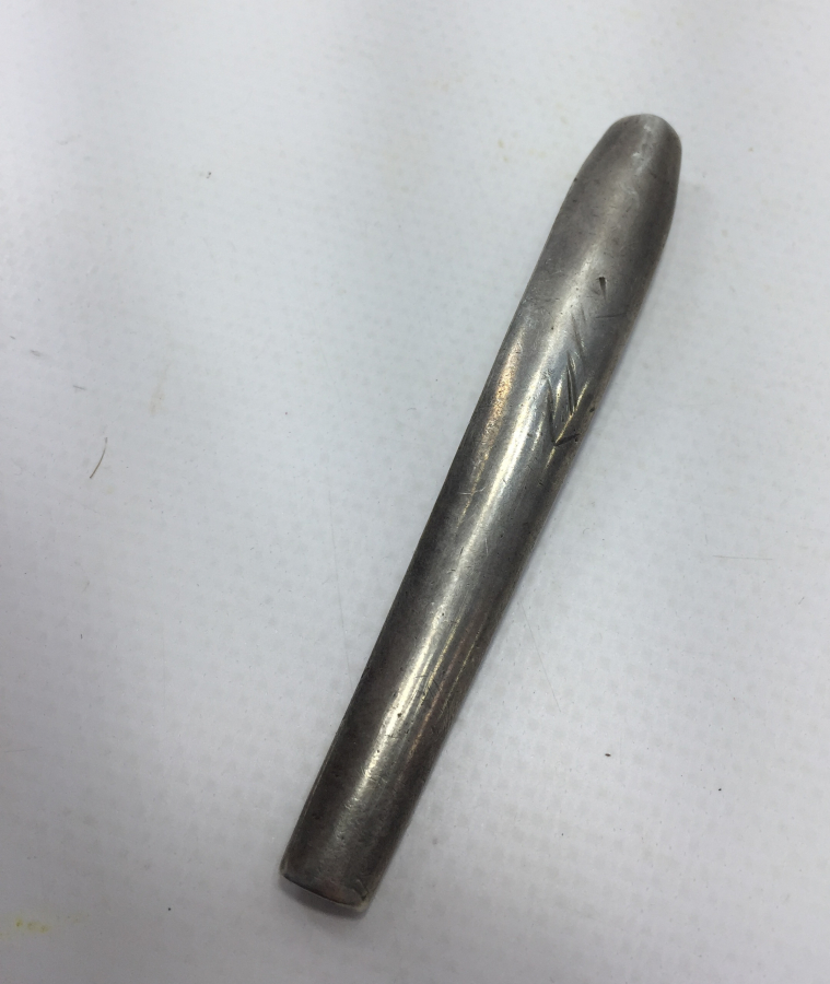 OSMANLI DÖNEMİ ÜZERİ KALEM İŞÇİLİKLİ VE OSMANLICA YAZILI GÜMÜŞ AĞIZLIK