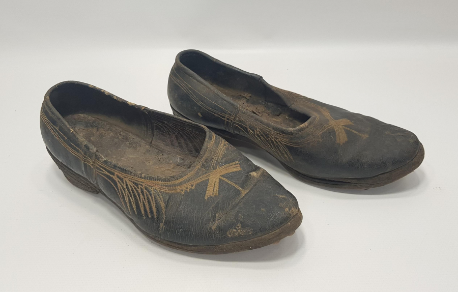 OSMANLI DÖNEMİ BİR ÇİFT KADIN AYAKKABISI