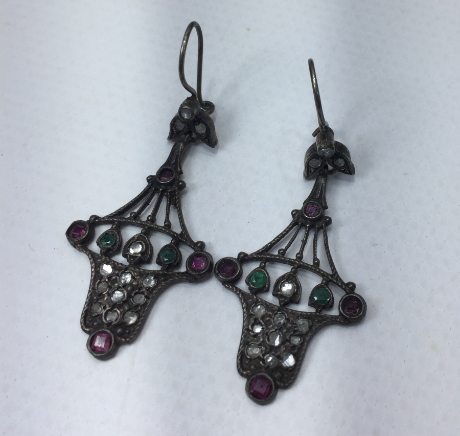 ÖZEL YAPIM YAKUT VE ELMASLARLA SÜSLÜ ANTİKA KÜPE