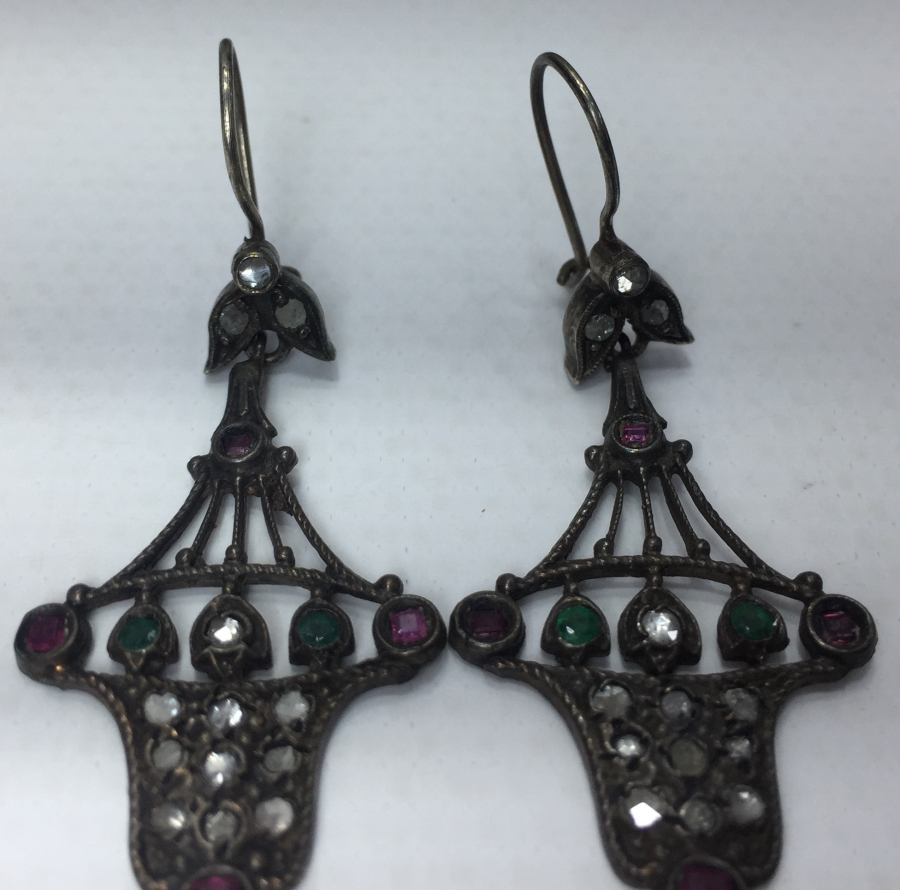 ÖZEL YAPIM YAKUT VE ELMASLARLA SÜSLÜ ANTİKA KÜPE