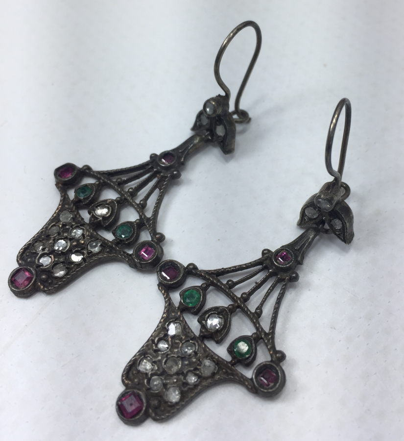 ÖZEL YAPIM YAKUT VE ELMASLARLA SÜSLÜ ANTİKA KÜPE