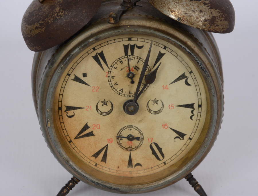 BAYRAK GÖRSELLİ OSMANLI MASA SAATİ