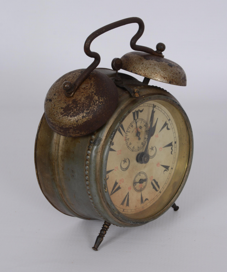 BAYRAK GÖRSELLİ OSMANLI MASA SAATİ