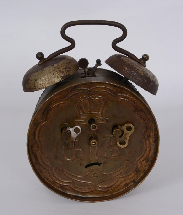 BAYRAK GÖRSELLİ OSMANLI MASA SAATİ