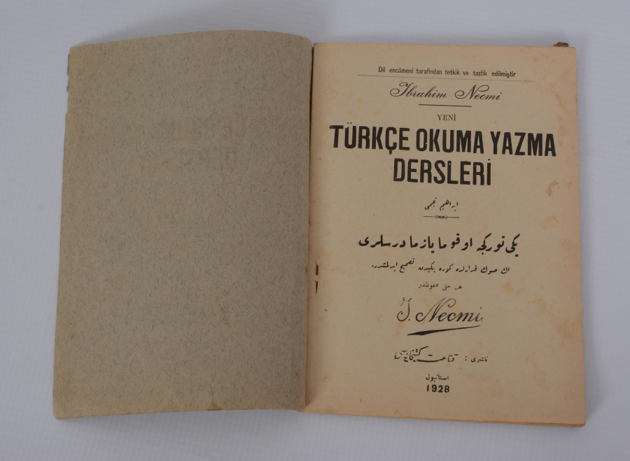 HARF İNKILABI: 1928 YENİ HARFLERLE TÜRKÇE OKUMA YAZMA DERSLERİ