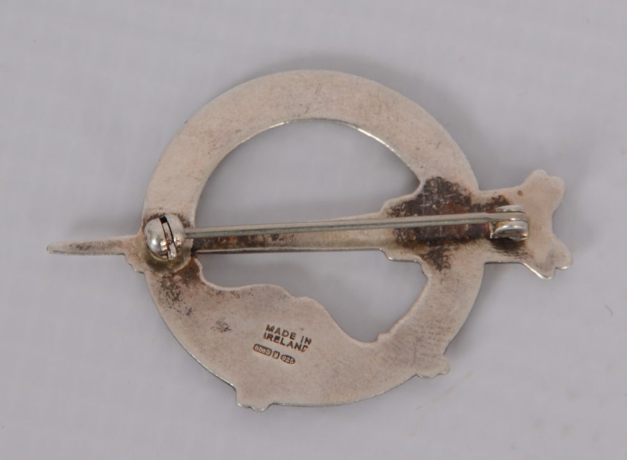 İRLANDA YAPIMI ALTINLI GÜMÜŞ BROŞ 