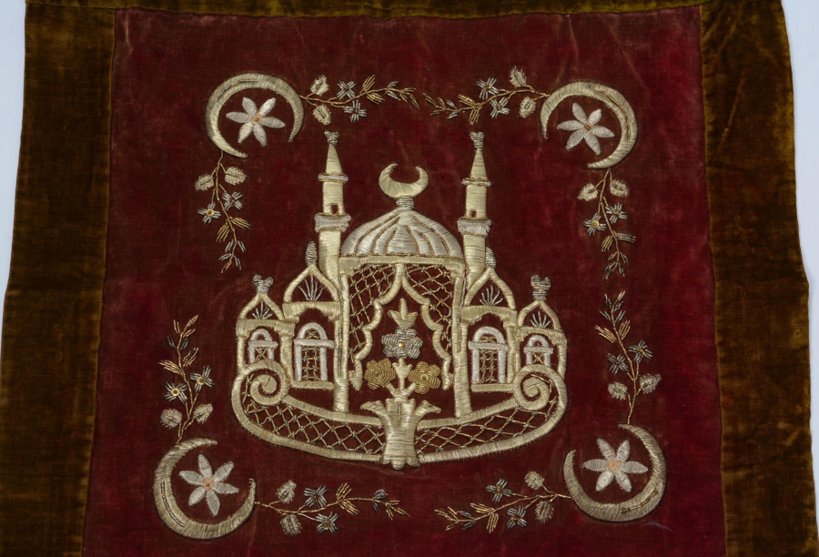 thumbOSMANLI DÖNEMİ ALTIN SIRMA İŞÇİLİKLİ CAMİ MOTİFLİ KADİFE KIRLENT