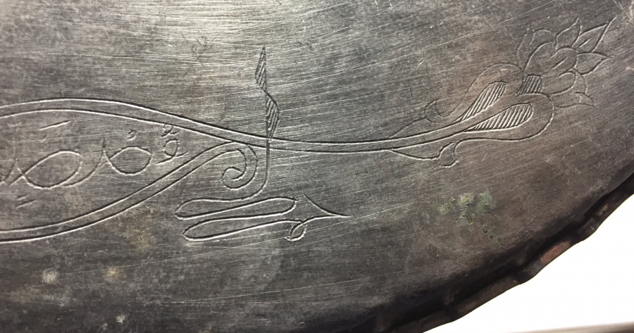 OSMANLI DÖNEMİ ÜZERİ KALEM İŞÇİLİKLİ VE YAZILI TEPSİ