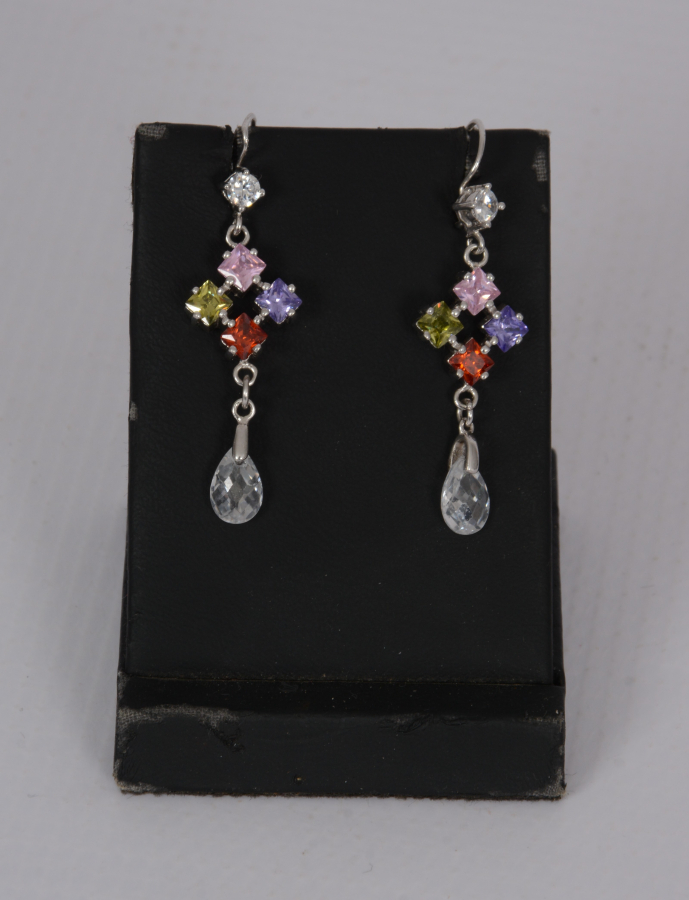 RENGARENK TAŞLARLA SÜSLÜ GÜMÜŞ KÜPE 