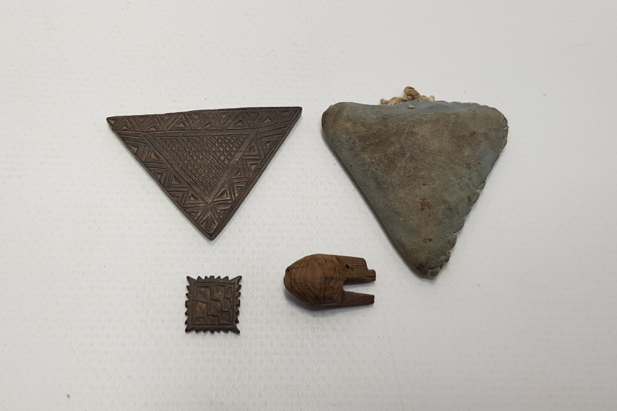 OSMANLI DÖNEMİ 4 ADET TILSIM, NAZARLIK VE HAMAYIL PARÇALARI 