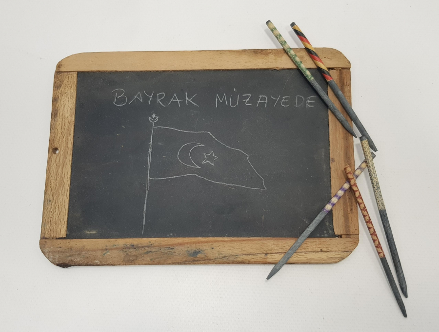 thumbOSMANLI DÖNEMİ ÇOK NADİR KARA TAHTA VE 5 ADET KALEM