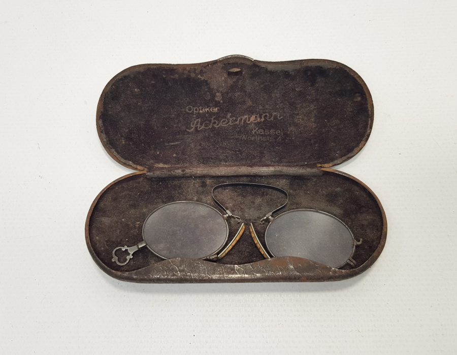 OSMANLI DÖNEMİ KUTUSUNDA BURUN KISTIRMA GÖZLÜK 