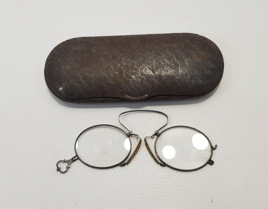 OSMANLI DÖNEMİ KUTUSUNDA BURUN KISTIRMA GÖZLÜK 