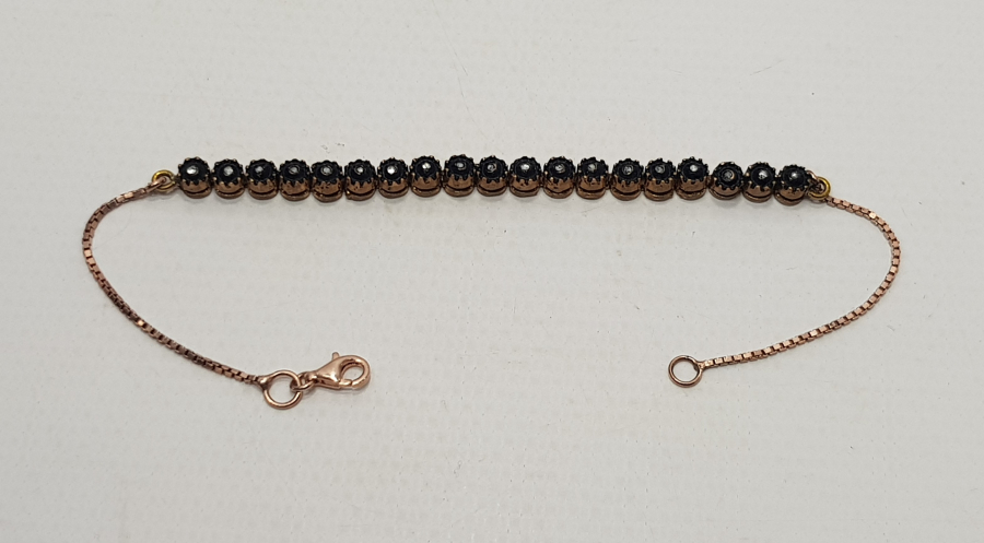 PIRLANTA TAŞLARLA SÜSLÜ BİLEKLİK