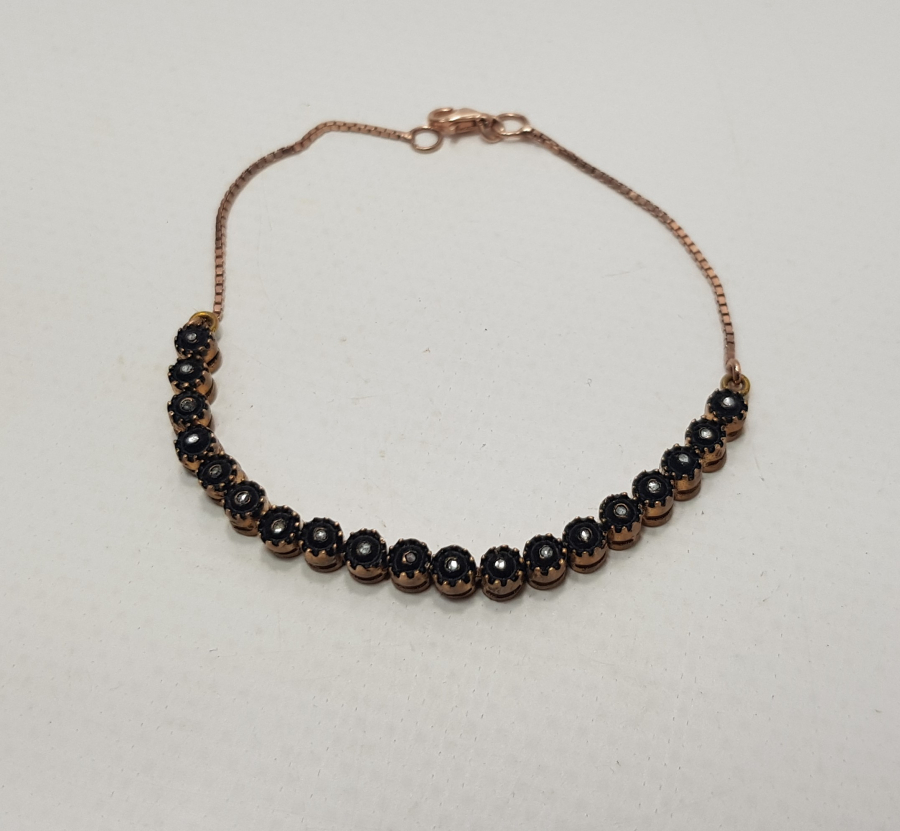 PIRLANTA TAŞLARLA SÜSLÜ BİLEKLİK