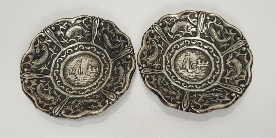 BALIK VE GEMİ MOTİFLİ KABARTMA İŞÇİLİKLİ GÜMÜŞ ÇİFT ÇEREZLİK