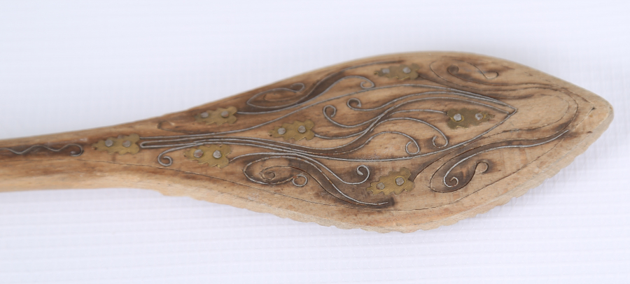 OSMANLI DÖNEMİ AFYON İŞİ AHŞAP ÜZERİ GÜMÜŞ ÇAKMALI SIRT KAŞIYICI