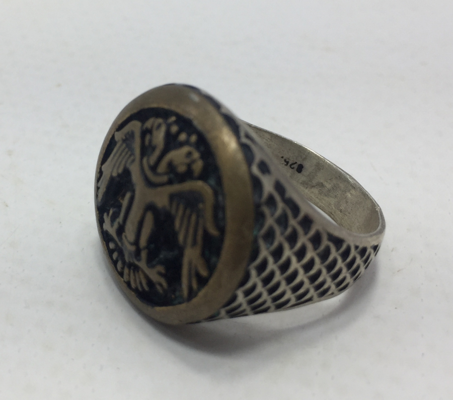 ÜZERİNDE ÇİFT BAŞLI SELÇUKLU KARTALI FİGÜRÜ BULUNAN ERKEK YÜZÜĞÜ