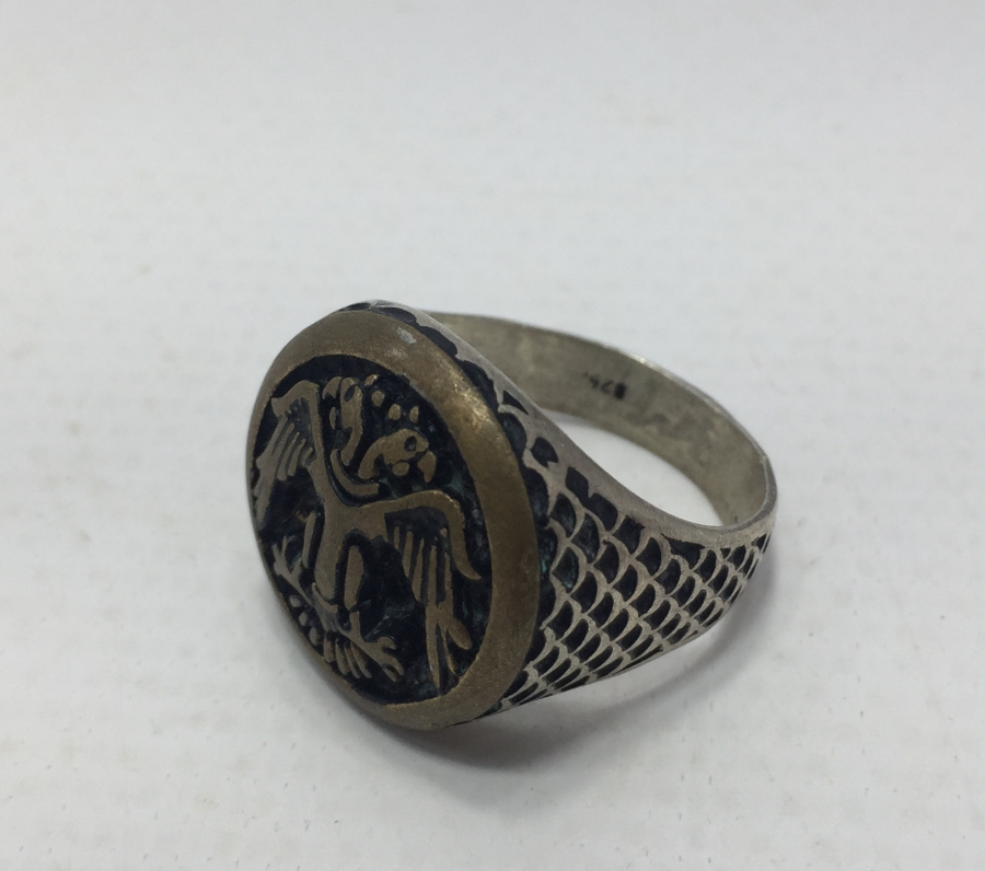 ÜZERİNDE ÇİFT BAŞLI SELÇUKLU KARTALI FİGÜRÜ BULUNAN ERKEK YÜZÜĞÜ