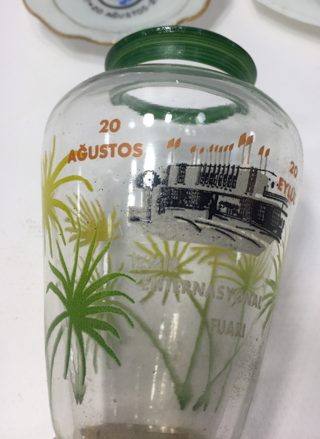 3 ADET İZMİR ENTERNASYONAL FUARI İÇİN ÖZEL YAPILMIŞ CAM OBJE