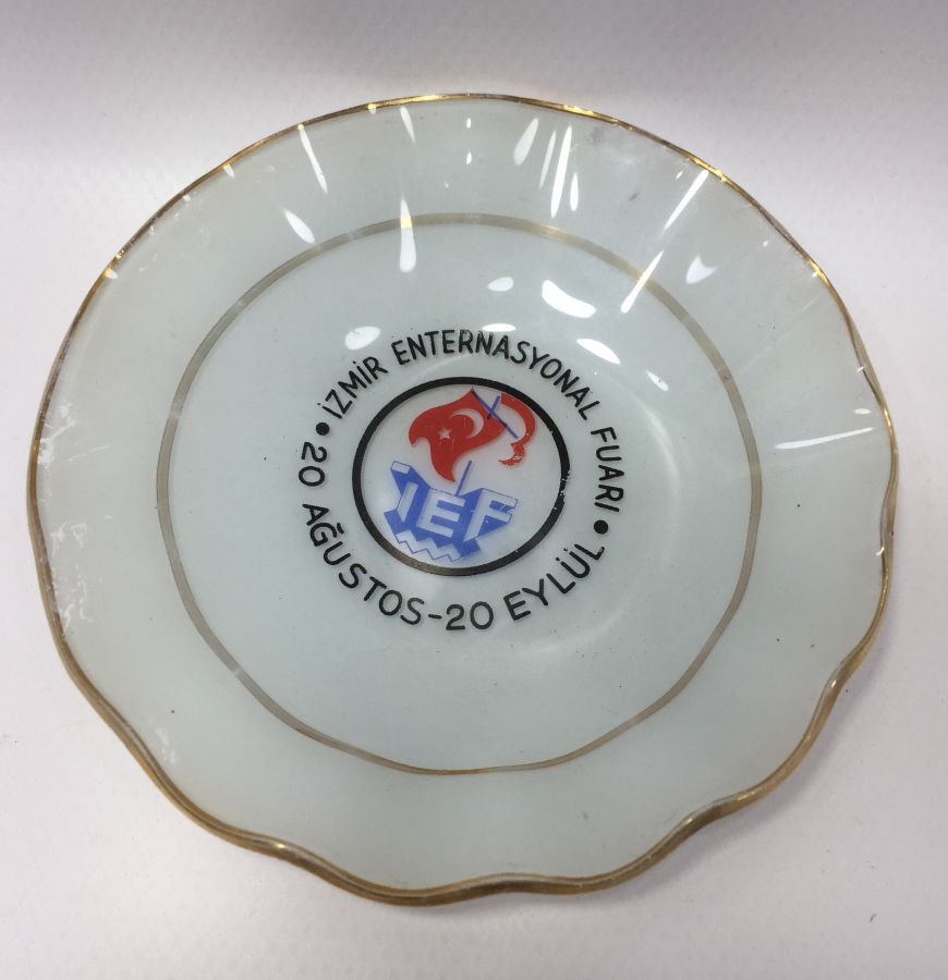 3 ADET İZMİR ENTERNASYONAL FUARI İÇİN ÖZEL YAPILMIŞ CAM OBJE