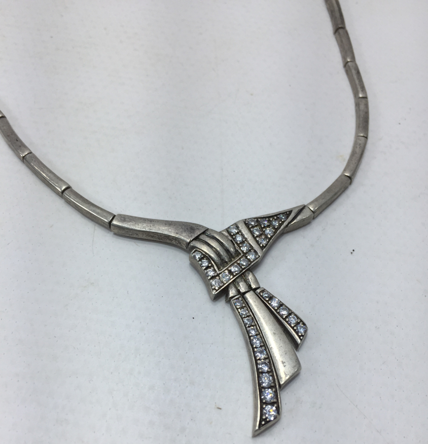 ÜZERİ MARGAZİT TAŞLARLA SÜSLÜ GÜMÜŞ GERDANLIK