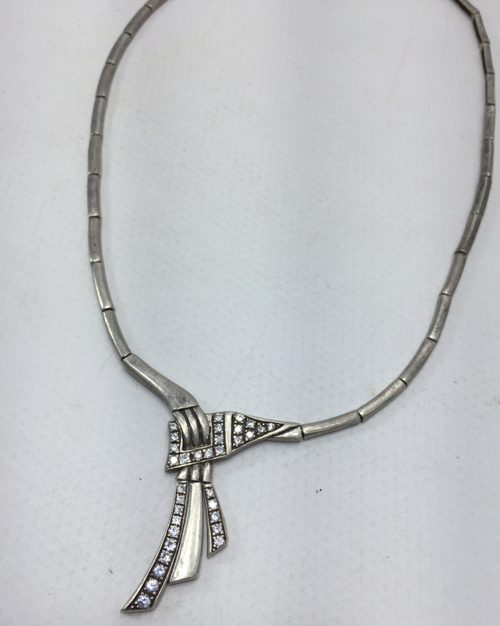 ÜZERİ MARGAZİT TAŞLARLA SÜSLÜ GÜMÜŞ GERDANLIK