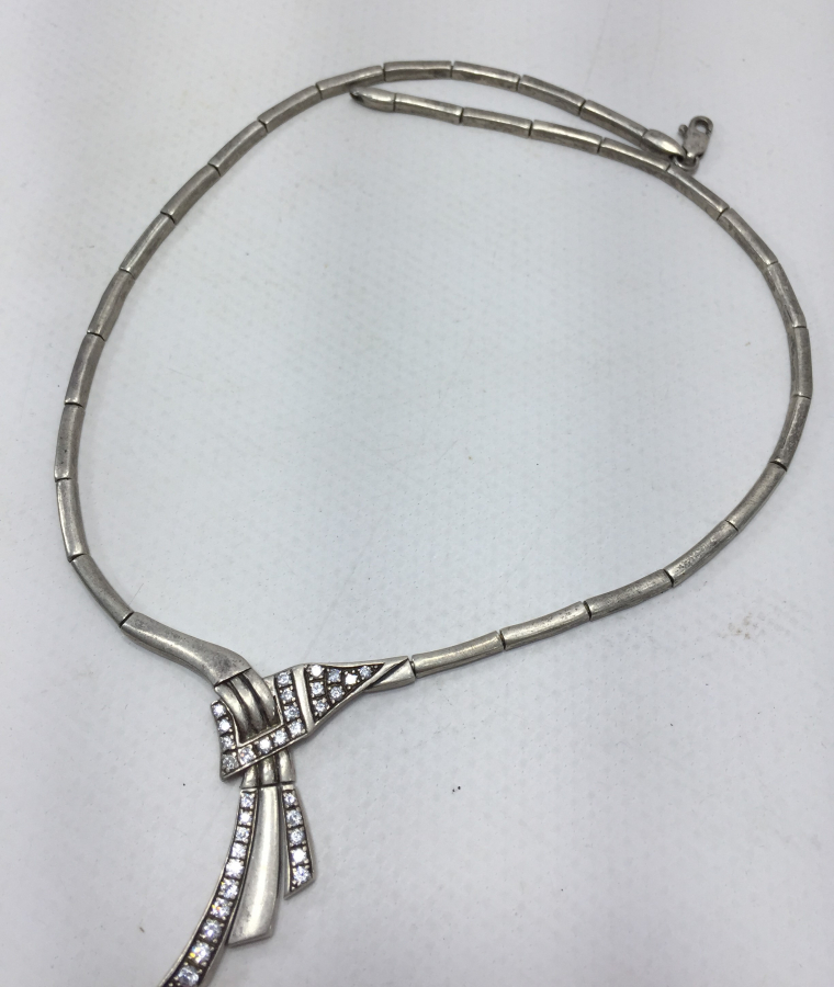 ÜZERİ MARGAZİT TAŞLARLA SÜSLÜ GÜMÜŞ GERDANLIK