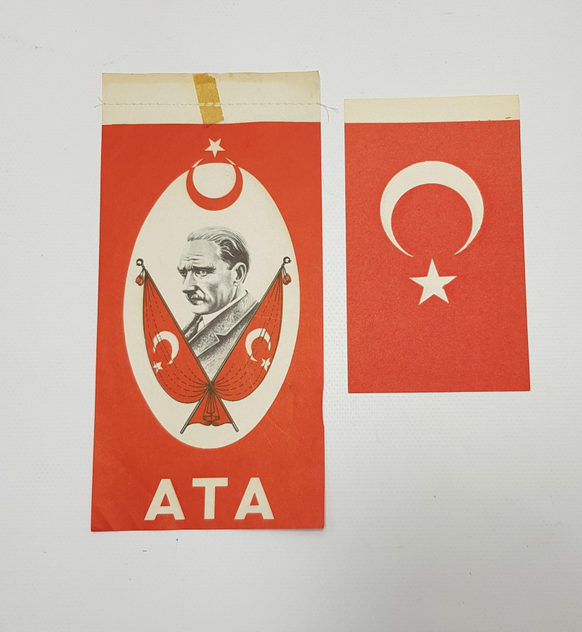1970'LERDEN İKİ ADET KAĞIT BAYRAK