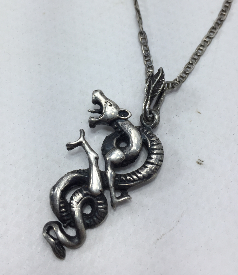 GÜMÜŞ EJDERHA FORMUNDA KOLYE UCU