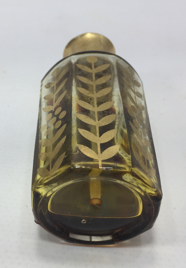 İÇİNDE KOKUSU İLE ALTIN VARAKLI BEYKOZ KOKU ŞİŞESİ