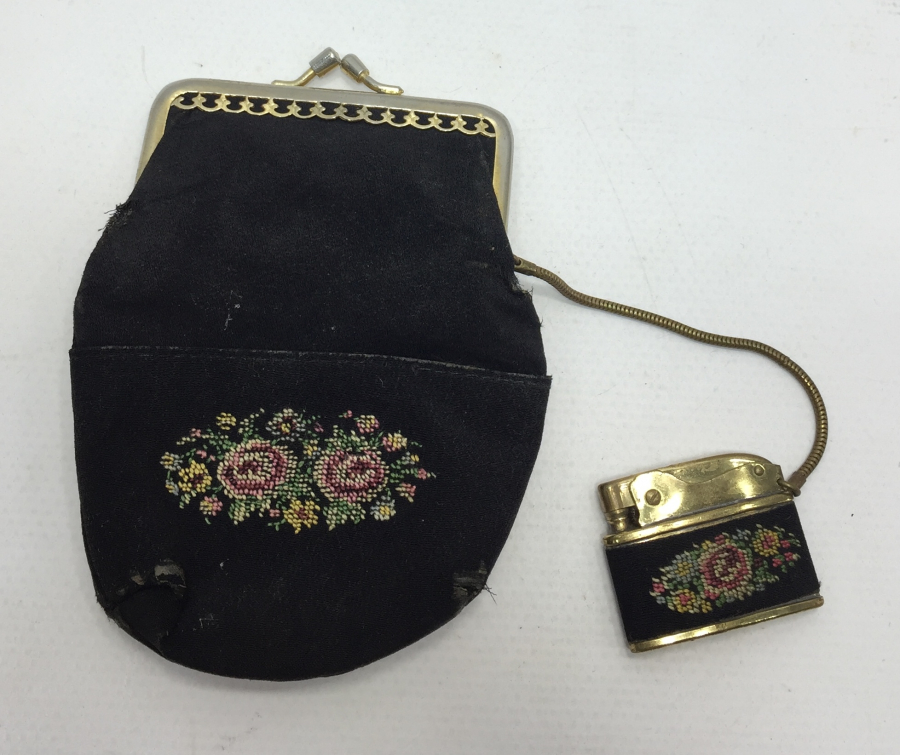 NADİR FORMDA KANAVİÇE DESENLİ ÇAKMAK VE ÇANTASI