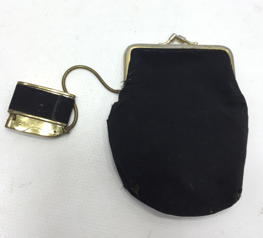 NADİR FORMDA KANAVİÇE DESENLİ ÇAKMAK VE ÇANTASI