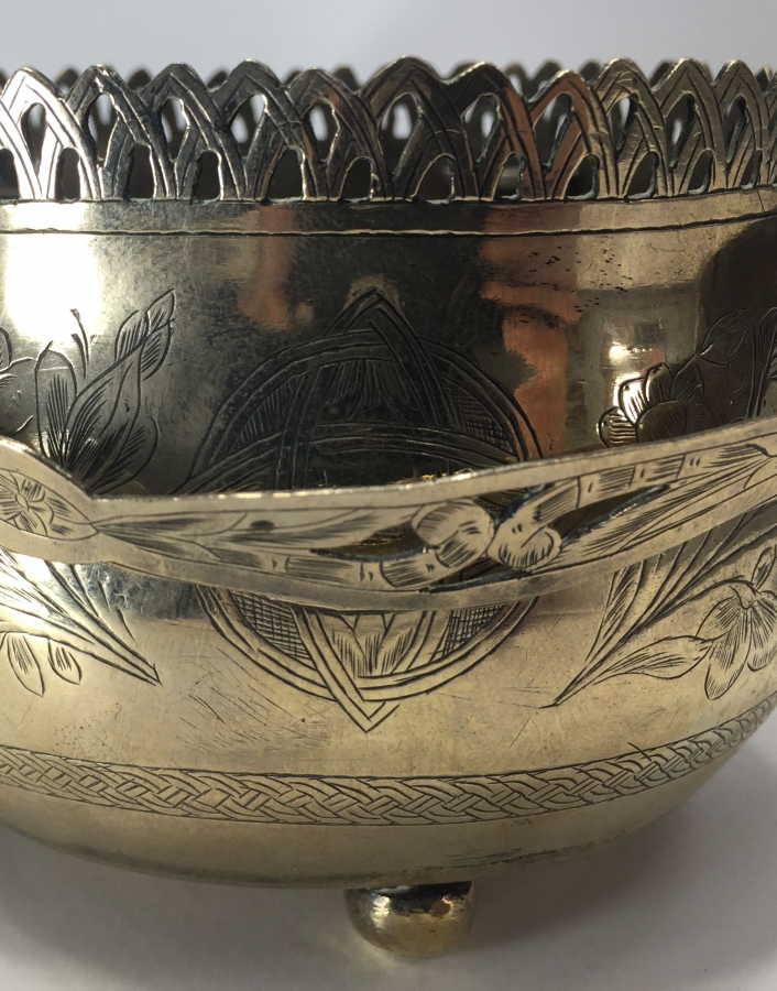 OSMANLI PAZARINA YAPILMIŞ KALEM İŞÇİLİKLİ İNGİLİZ ŞEKERLİK