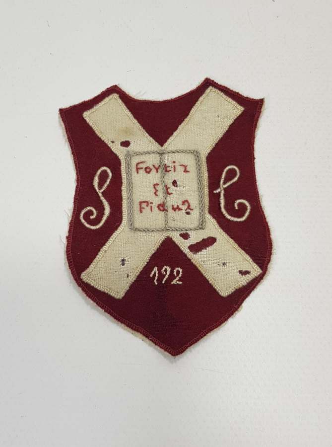 EĞİTİM TARİHİ: 1920'LERDEN RUM OKULU AMBLEMLİ BEZ ETİKET 