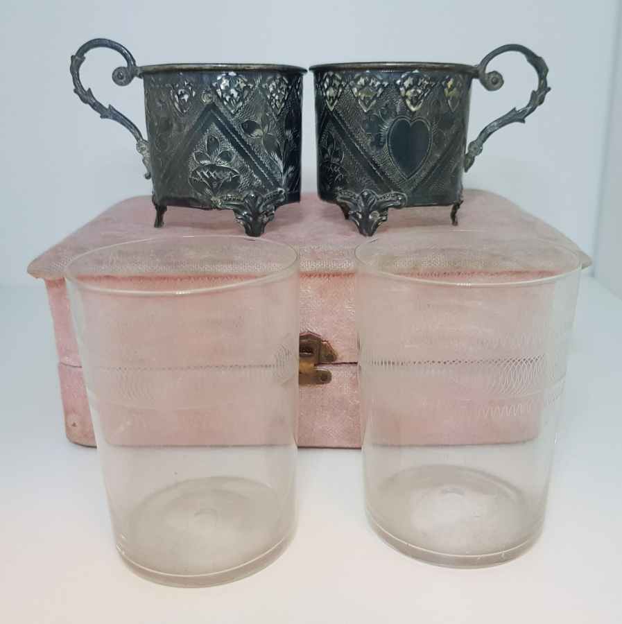 KUTUSUNDA BİR ÇİFT OSMANLI TUĞRALI ISTAKA ZARF VE BARDAĞI