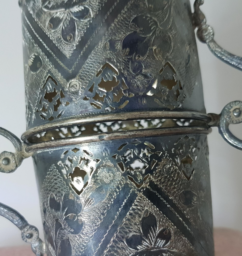 KUTUSUNDA BİR ÇİFT OSMANLI TUĞRALI ISTAKA ZARF VE BARDAĞI